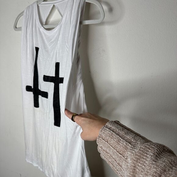 RARE Stylestalker White Sleeveless Crew Neck Cross Twisted Open Back Tee Size 8 - Picture 5 of 12